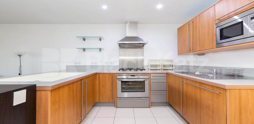 			2 BED 2 BATH!, 2 Bedroom, 1 bath, 1 reception Flat			 Eden Grove, HOLLOWAY 